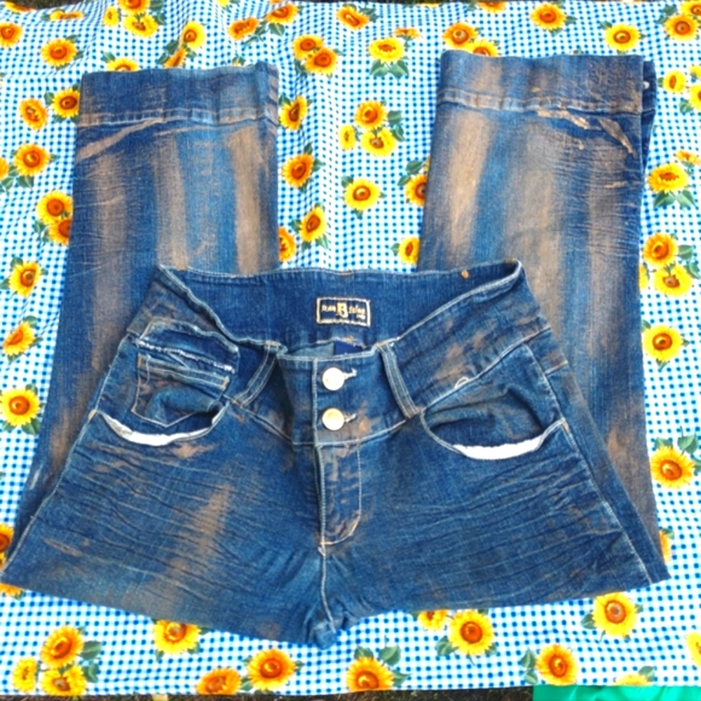 Capris NWOT Raw Blue Lady Low Rise Distressed Size 5/6